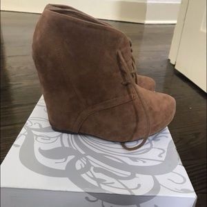 Cognac booties